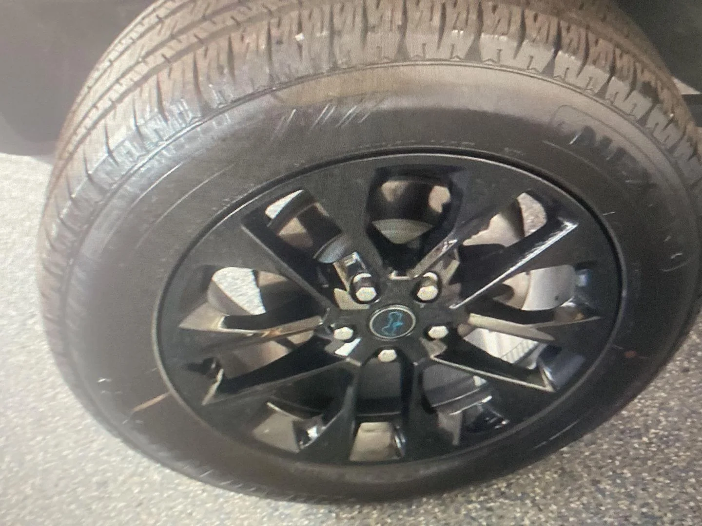 Used 2025 Granite Crystal Metallic Clearcoat Jeep Sahara image 3