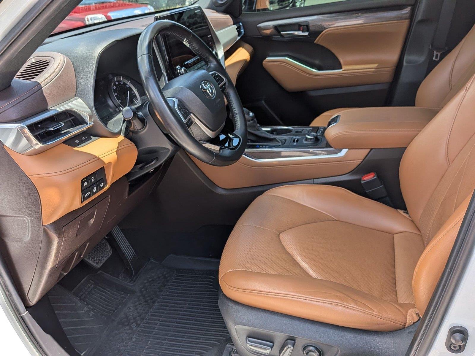 Used 2022 Wind Chill Pearl Toyota Platinum image 17