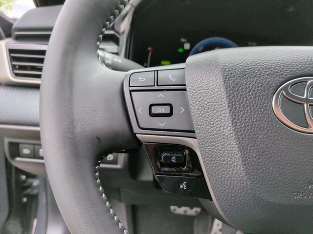 Certified Used 2025  Toyota SE image 18