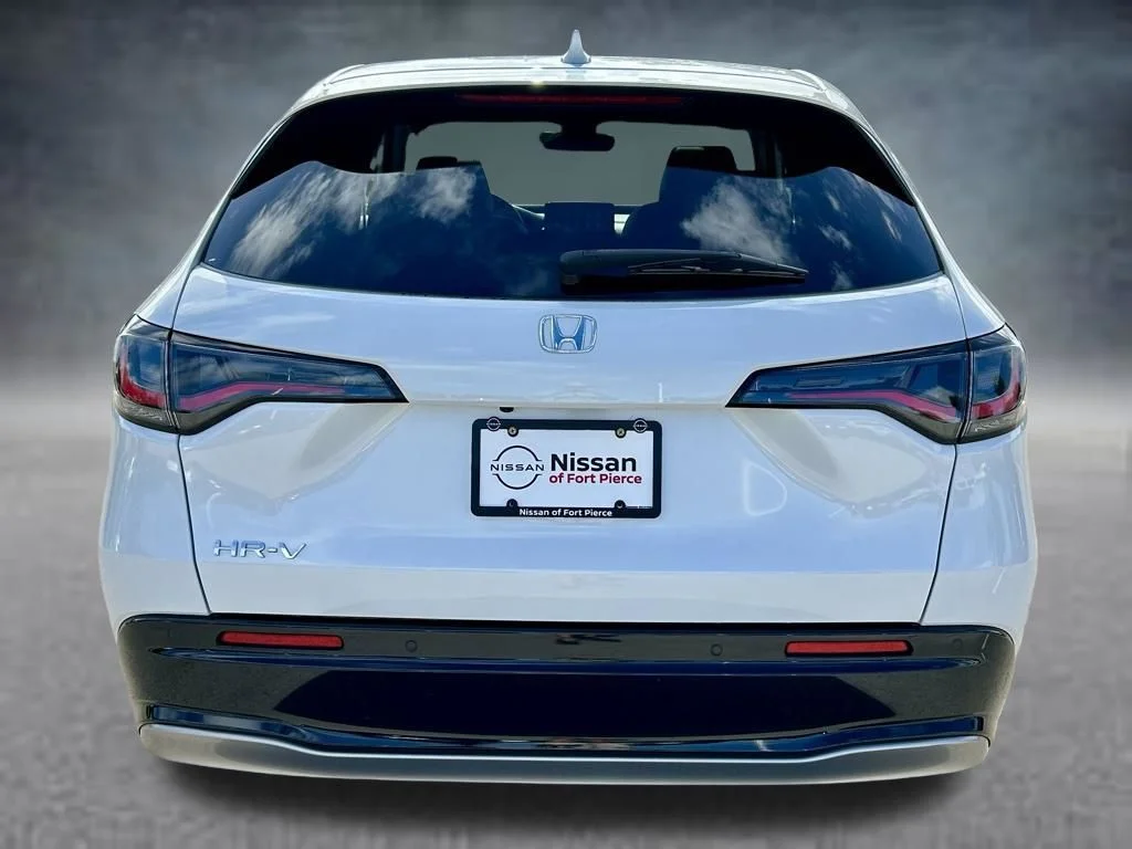 Used 2023 White Honda EX-L image 6