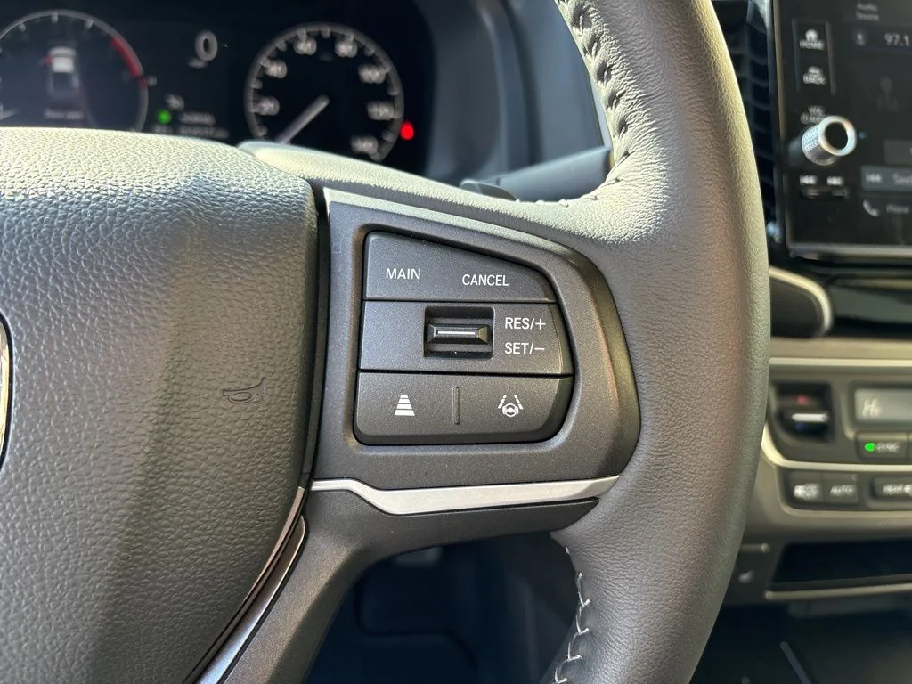Used 2025 Silver Honda RTL image 8