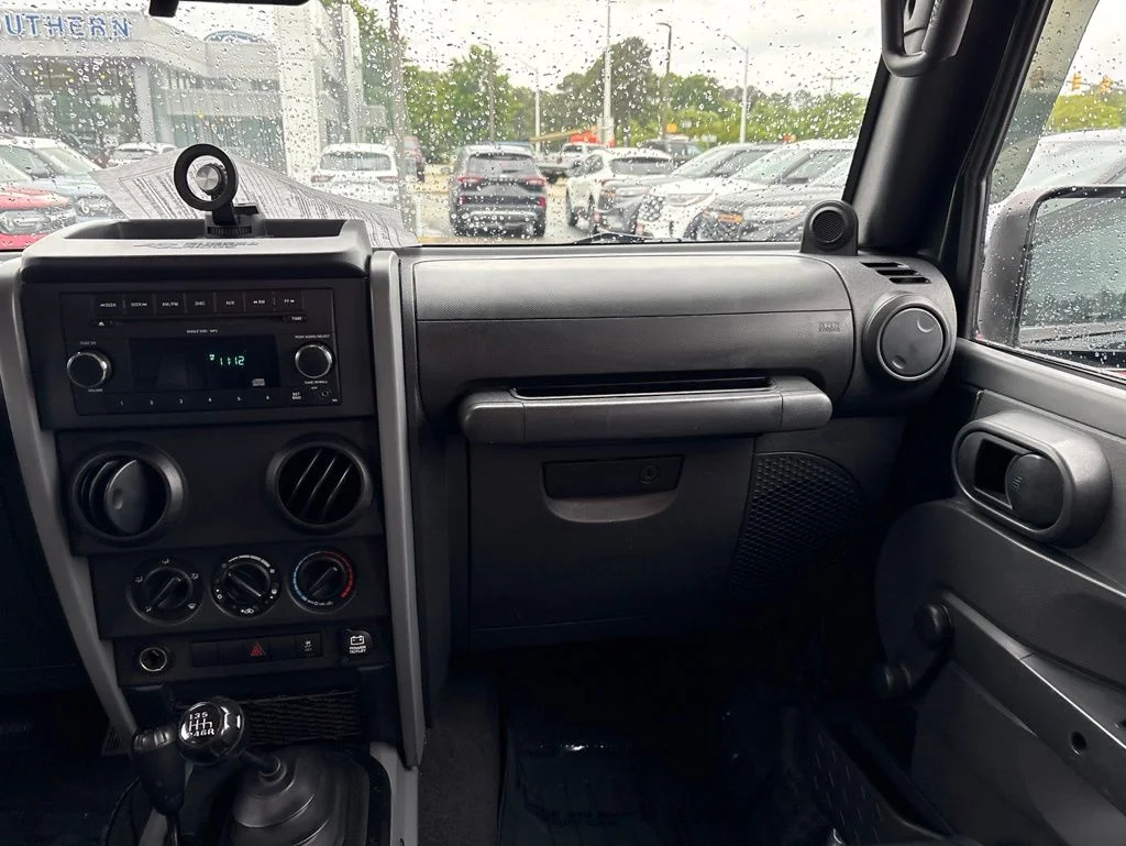 Used 2010  Jeep Unlimited Sport image 11