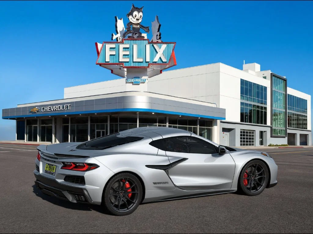 New 2027 Blade Silver Metallic Chevrolet 3LT image 4