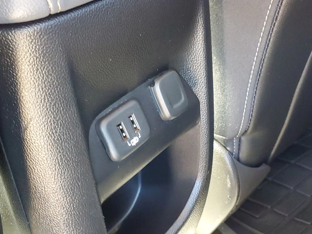 Used 2019 Gray Chevrolet Z71 image 34