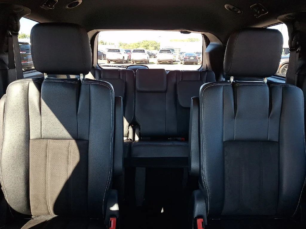 Used 2019 Red Dodge SXT image 20