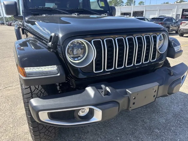 Used 2025 Black Jeep Sahara image 4