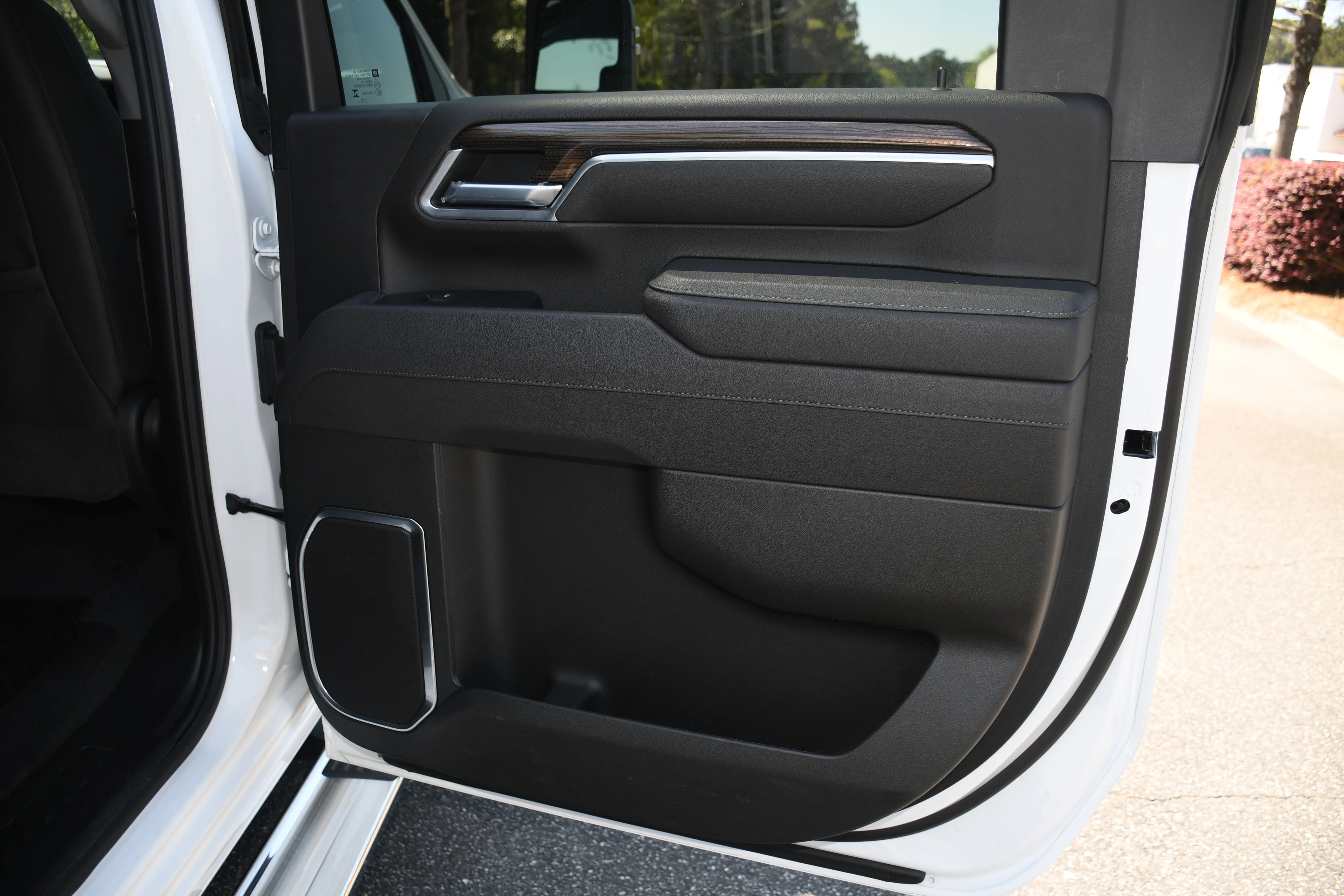 Used 2025 White Chevrolet LT image 19