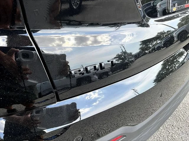 New 2027 Mosaic Black Metallic Chevrolet LT image 9