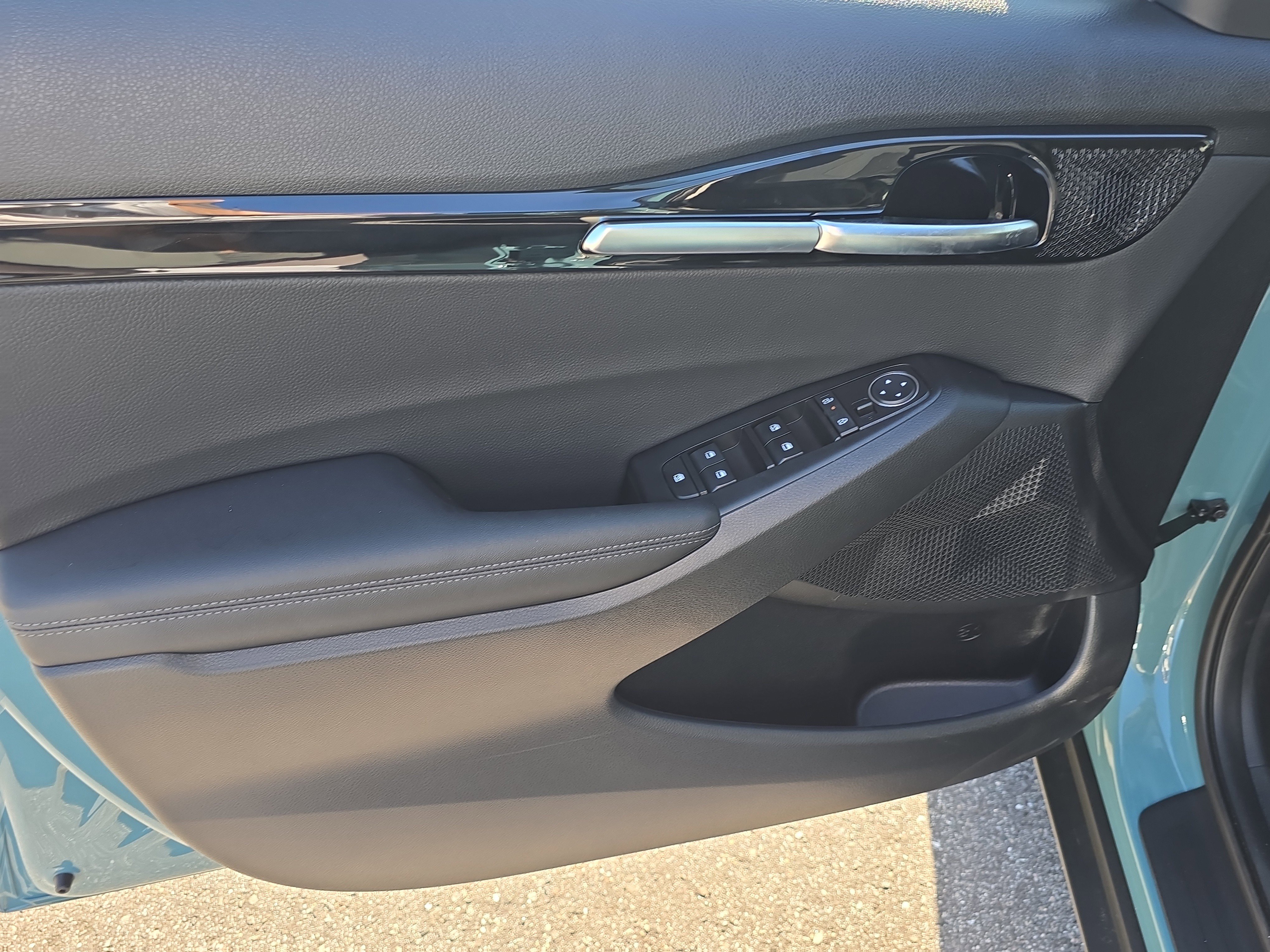 New 2026 Pluton Blue / Black Roof Kia S image 17