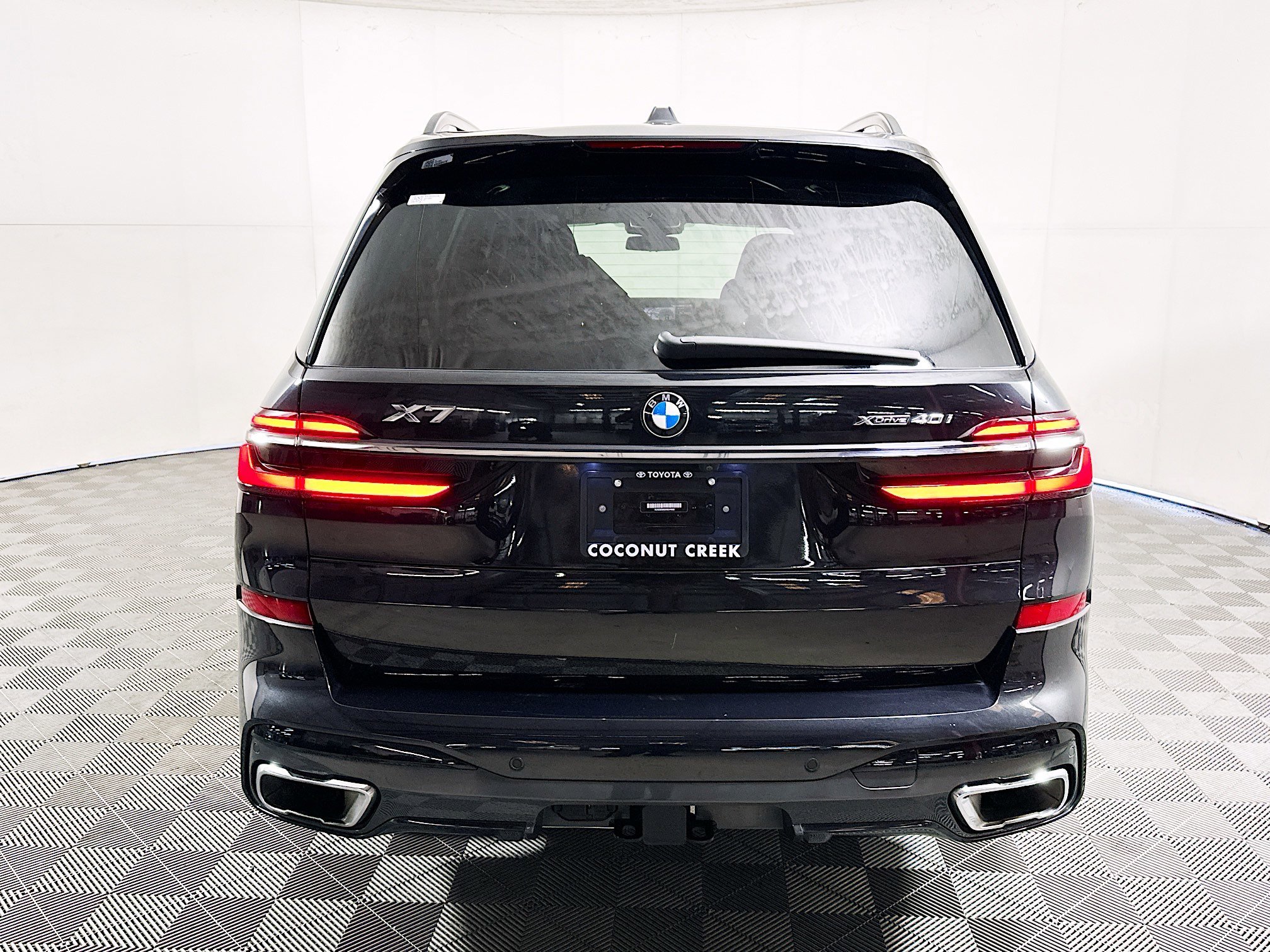2024 BMW X7 thumbnail 6