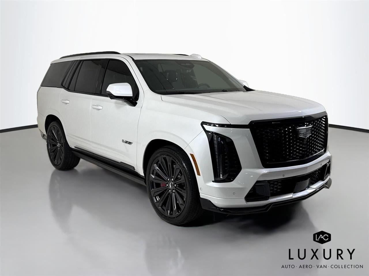 Used 2025 Crystal White Tricoat Cadillac AWD V-Series | Rear TVs | Super Cruise image 3