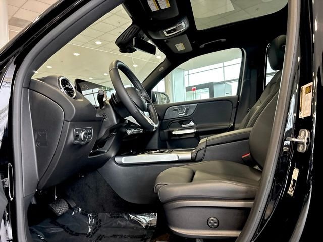 Used 2026 Black Mercedes-Benz GLB 250 image 17