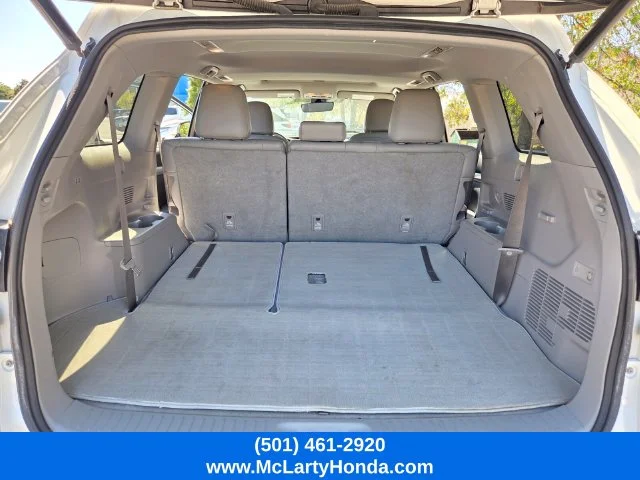 Used 2018 Blizzard Pearl Toyota XLE image 16
