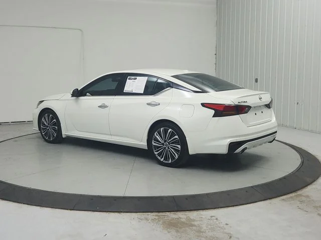 Used 2024 White Nissan 2.5 SL image 6
