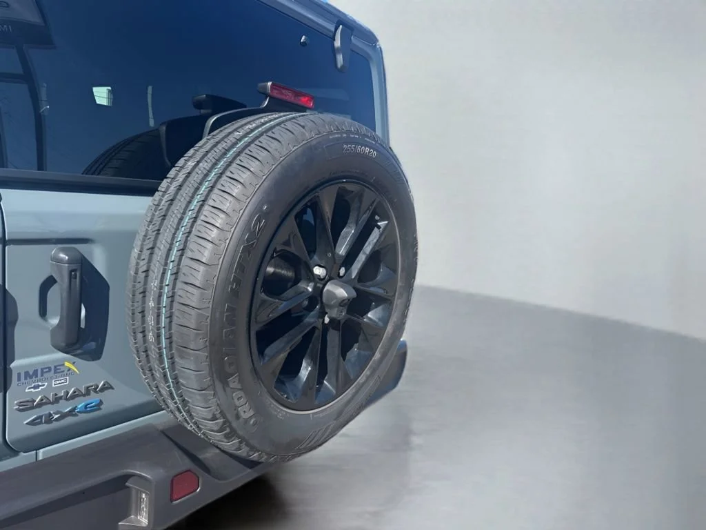 Used 2025 Gray Jeep Sahara image 35