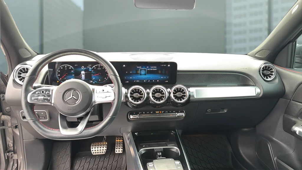 Used 2023  Mercedes-Benz GLB 250 image 21