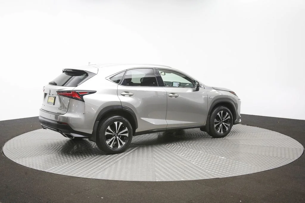 Used 2018  Lexus  image 38