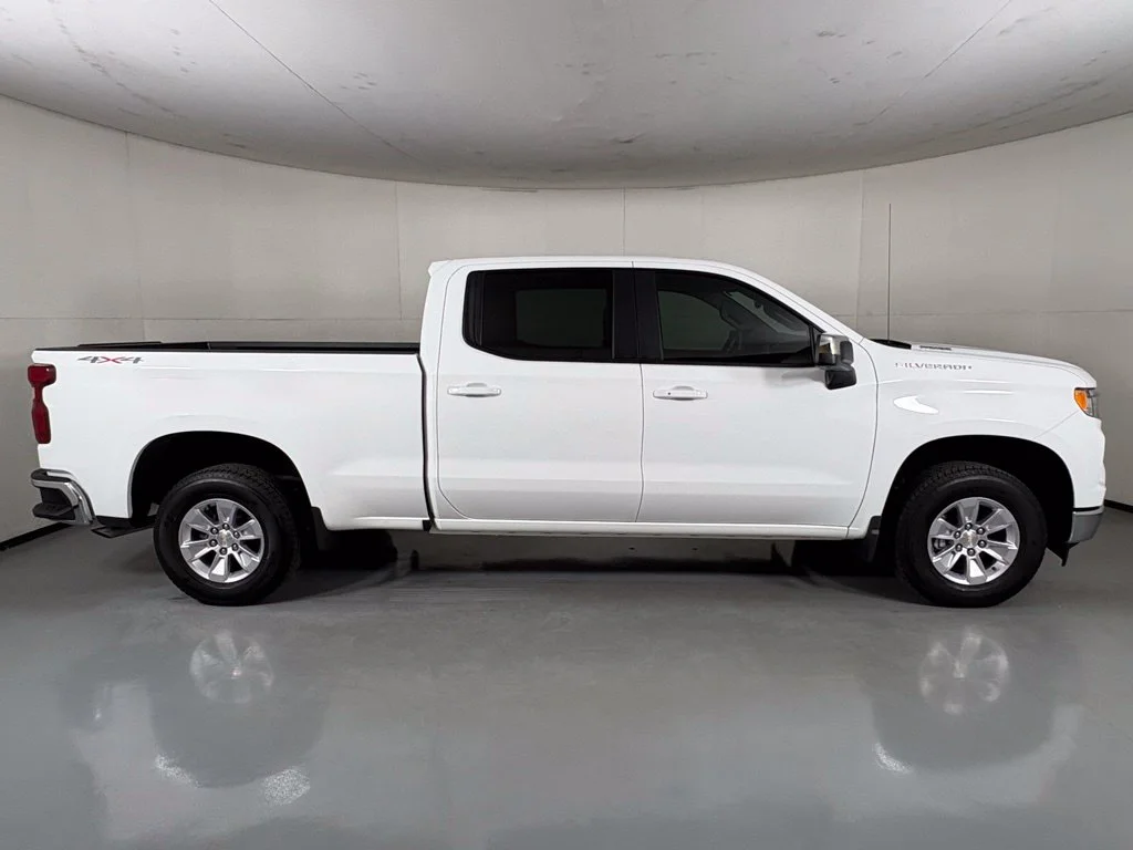 Used 2026 White Chevrolet LT image 9