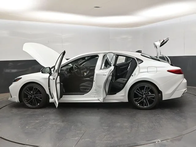 New 2026 Wind Chill Pearl <sup>1</sup> Toyota  XSE image 38