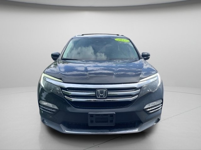 Used 2017 Crystal Black Pearl Honda Touring image 3