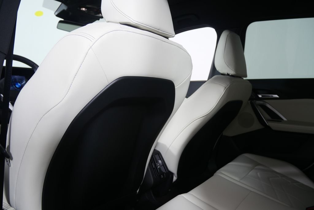 Used 2026 Alpine White BMW xDrive28i image 16