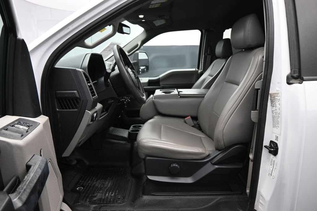 Used 2017 White Ford XL image 9