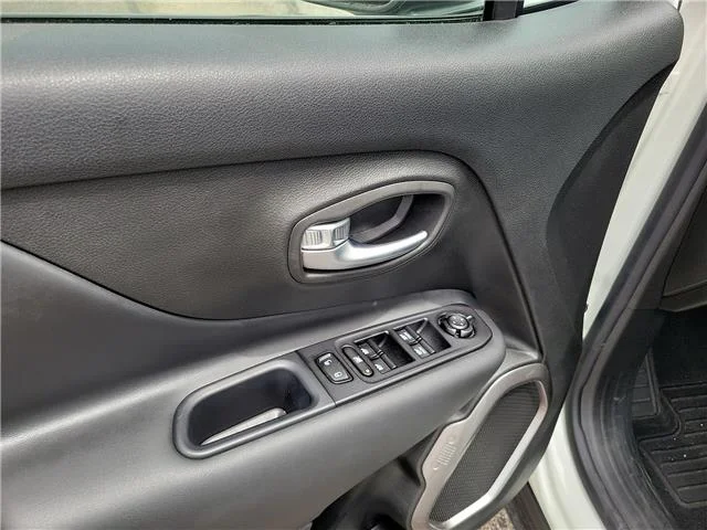 Used 2022 Black Jeep Limited 4x4 image 11