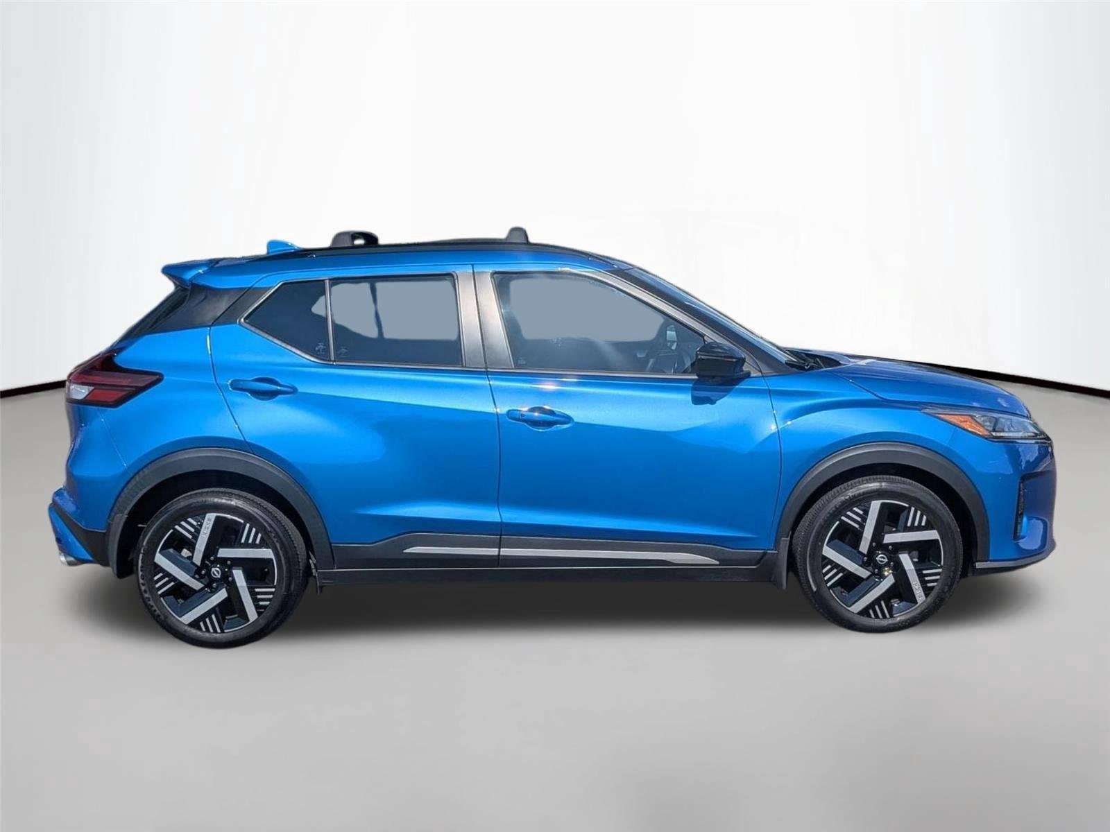 Used 2024 Electric Blue Metallic Nissan SR image 6