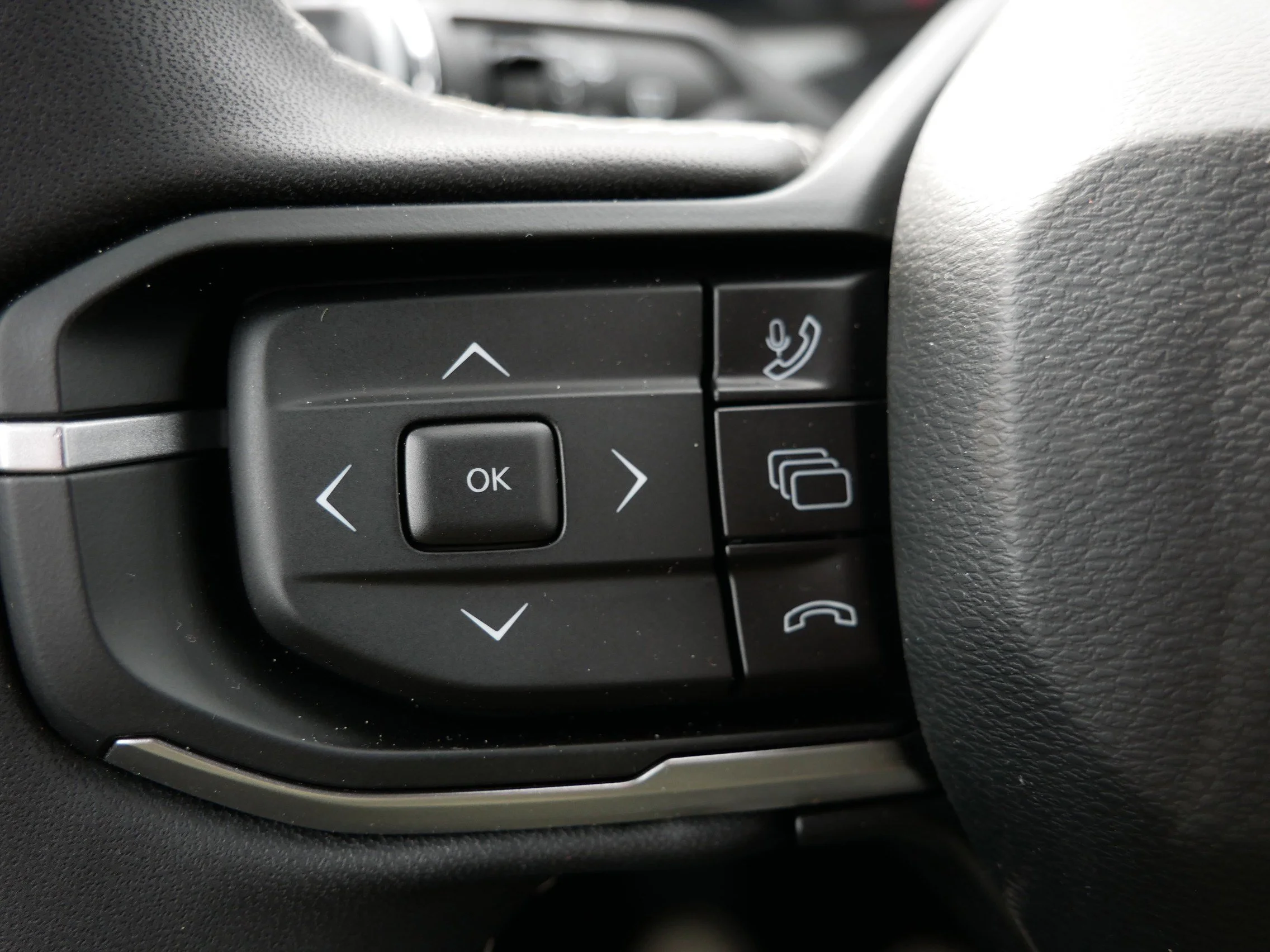 New 2026 Red Hot Pearl-Coat Exterior Paint Jeep Laredo image 18