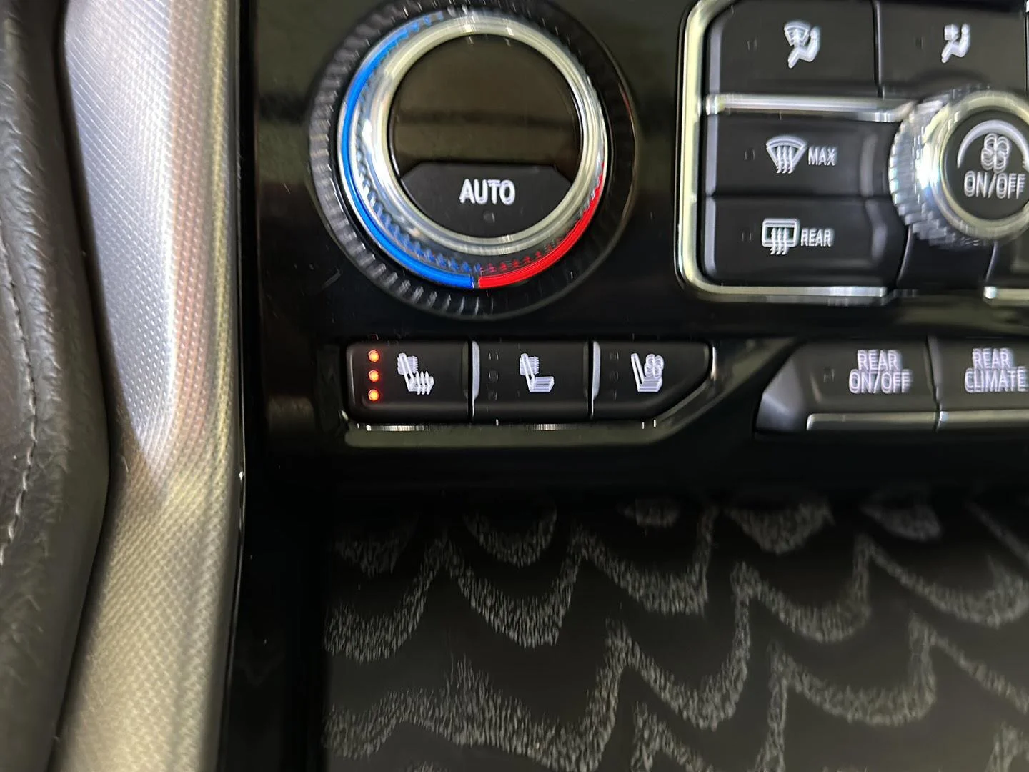 Used 2023 Sterling Metallic GMC Denali image 9