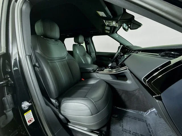Used 2024 Black Land Rover Dynamic SE image 30