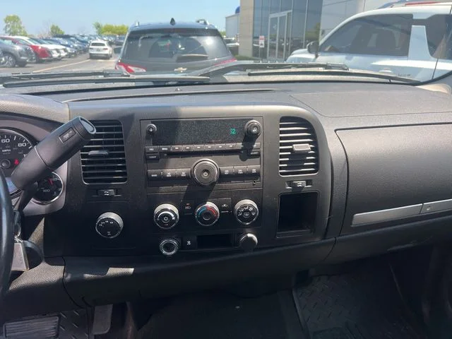 Used 2008 Stealth Gray Metallic GMC SLE1 image 2