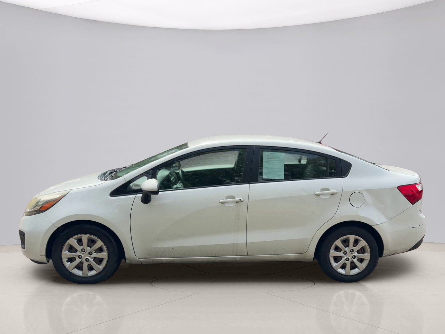 Used 2015 White Kia  image 2