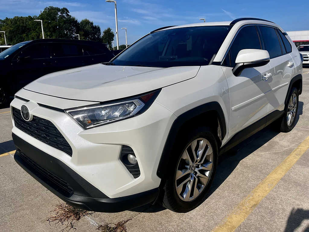Used 2021 Blizzard Pearl Toyota XLE Premium image 7
