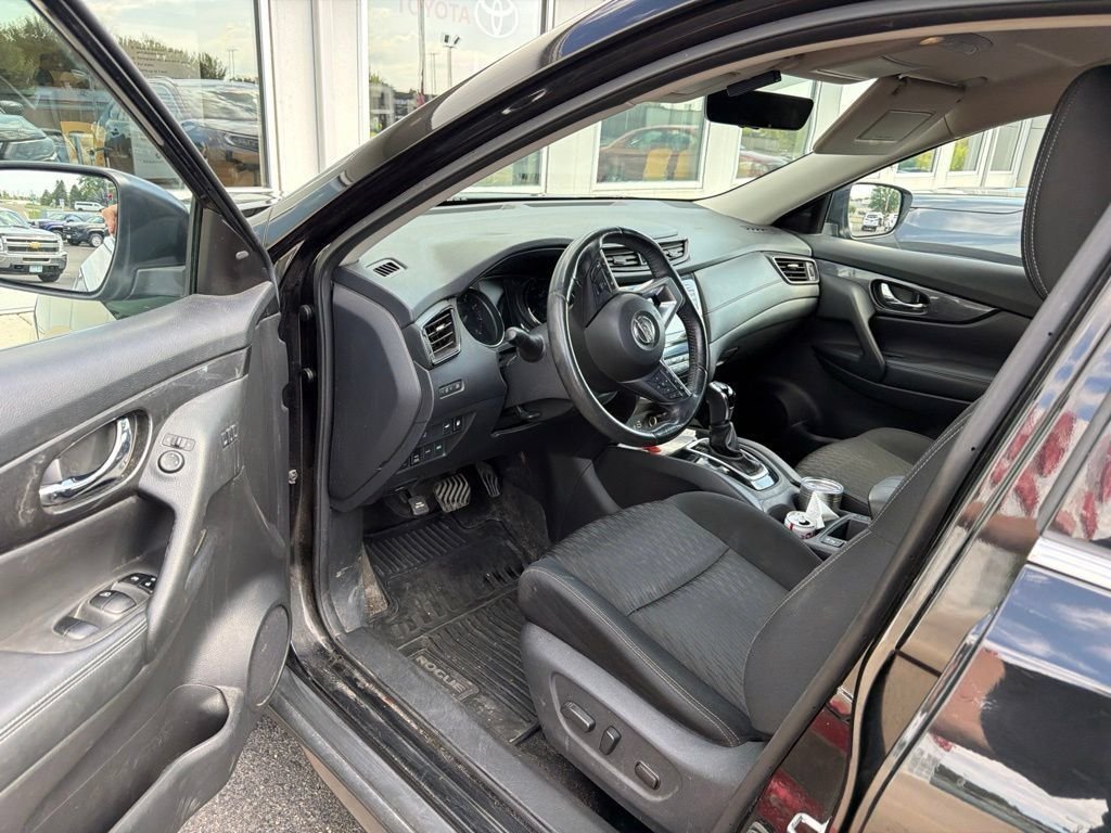Used 2018 Nissan Rogue SV with VIN KNMAT2MV7JP614971 for sale in Fergus Falls, Minnesota