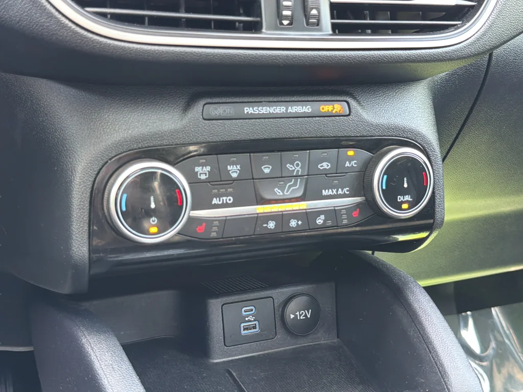 Used 2022 Red Ford SEL image 18