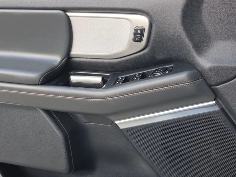 Certified Used 2025 Oxford White Ford Active image 29