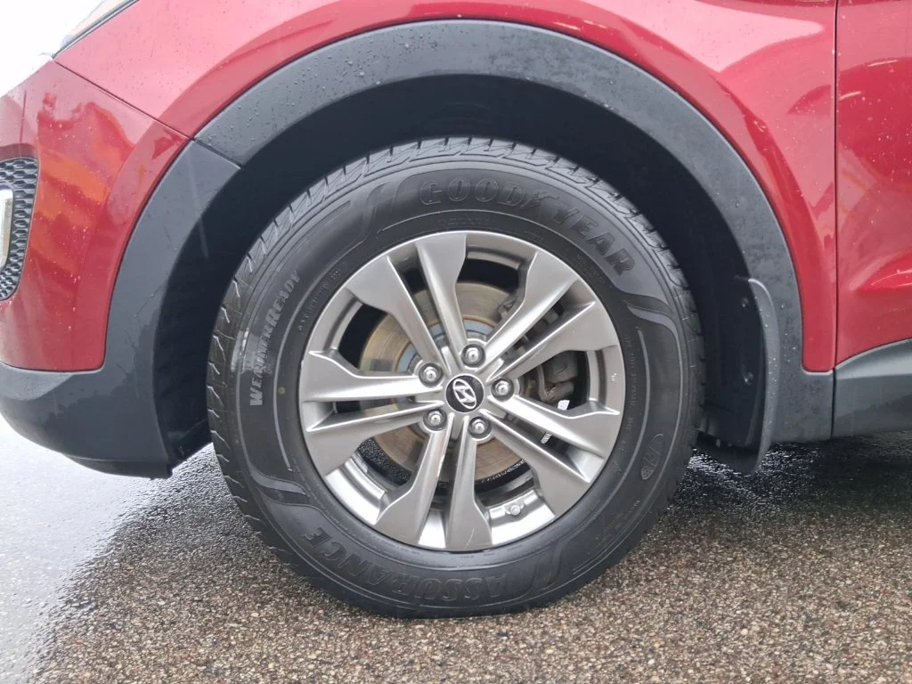 Used 2014 Serrano Red Hyundai Base image 12