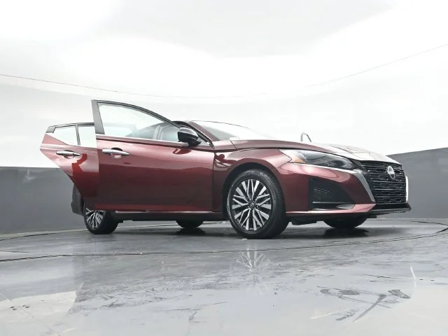 Used 2025 Red Nissan 2.5 SV image 42