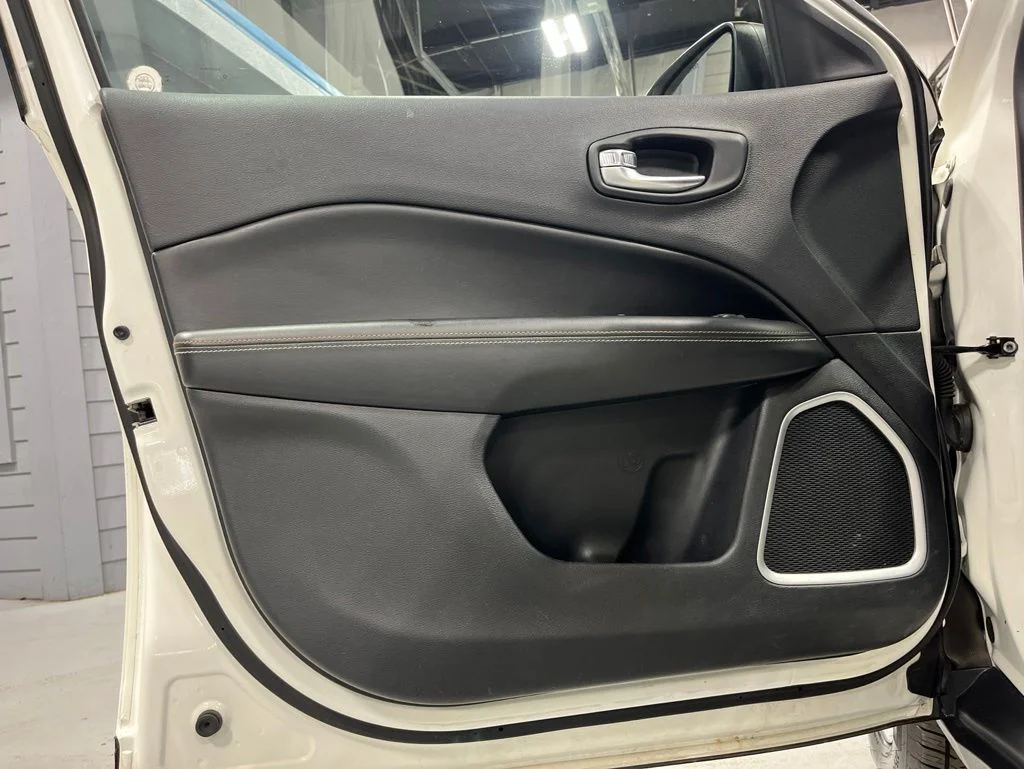 Used 2019 White Clearcoat Jeep Latitude image 13