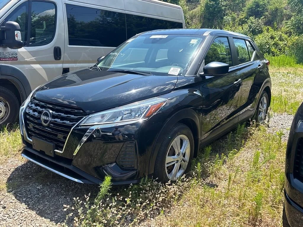 Used 2022 Black Nissan S image 2