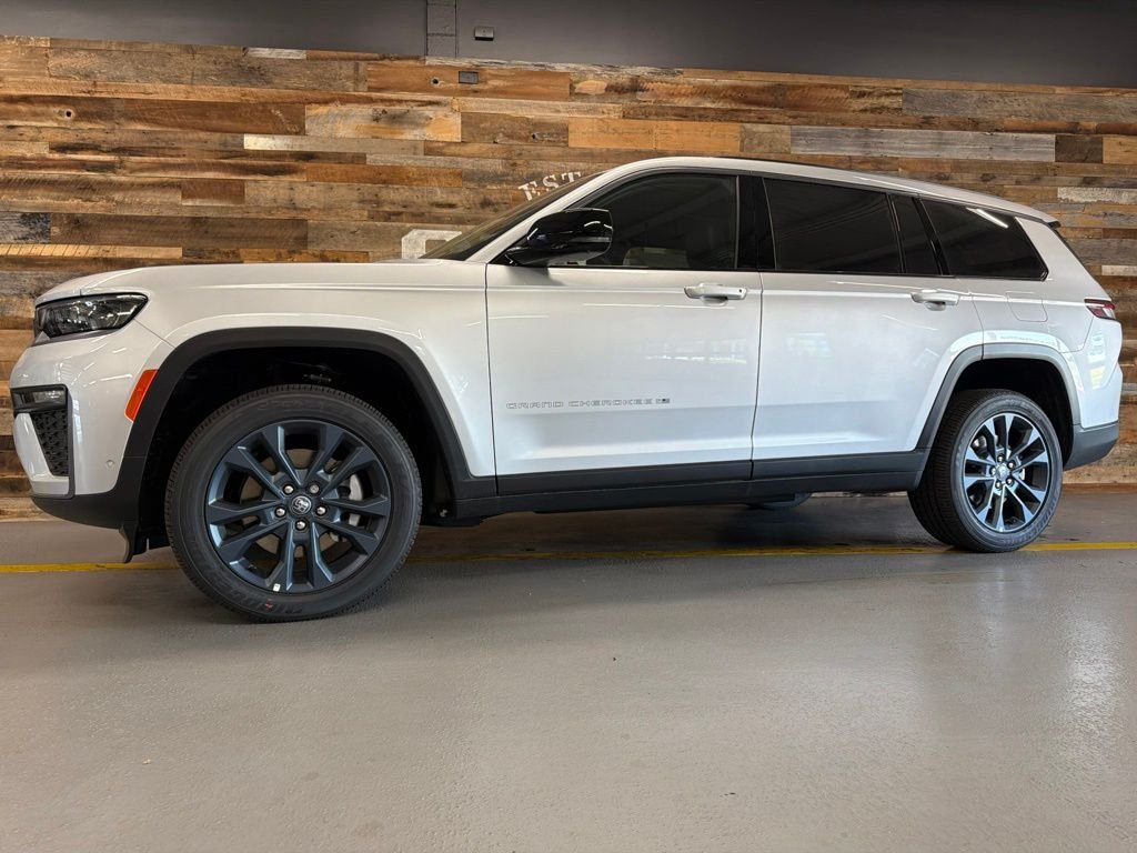 New 2026 Silver Zynith Exterior Paint Jeep Limited image 55