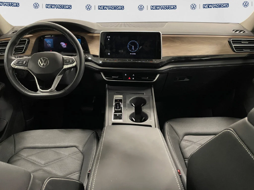 Used 2026  Volkswagen SE image 9