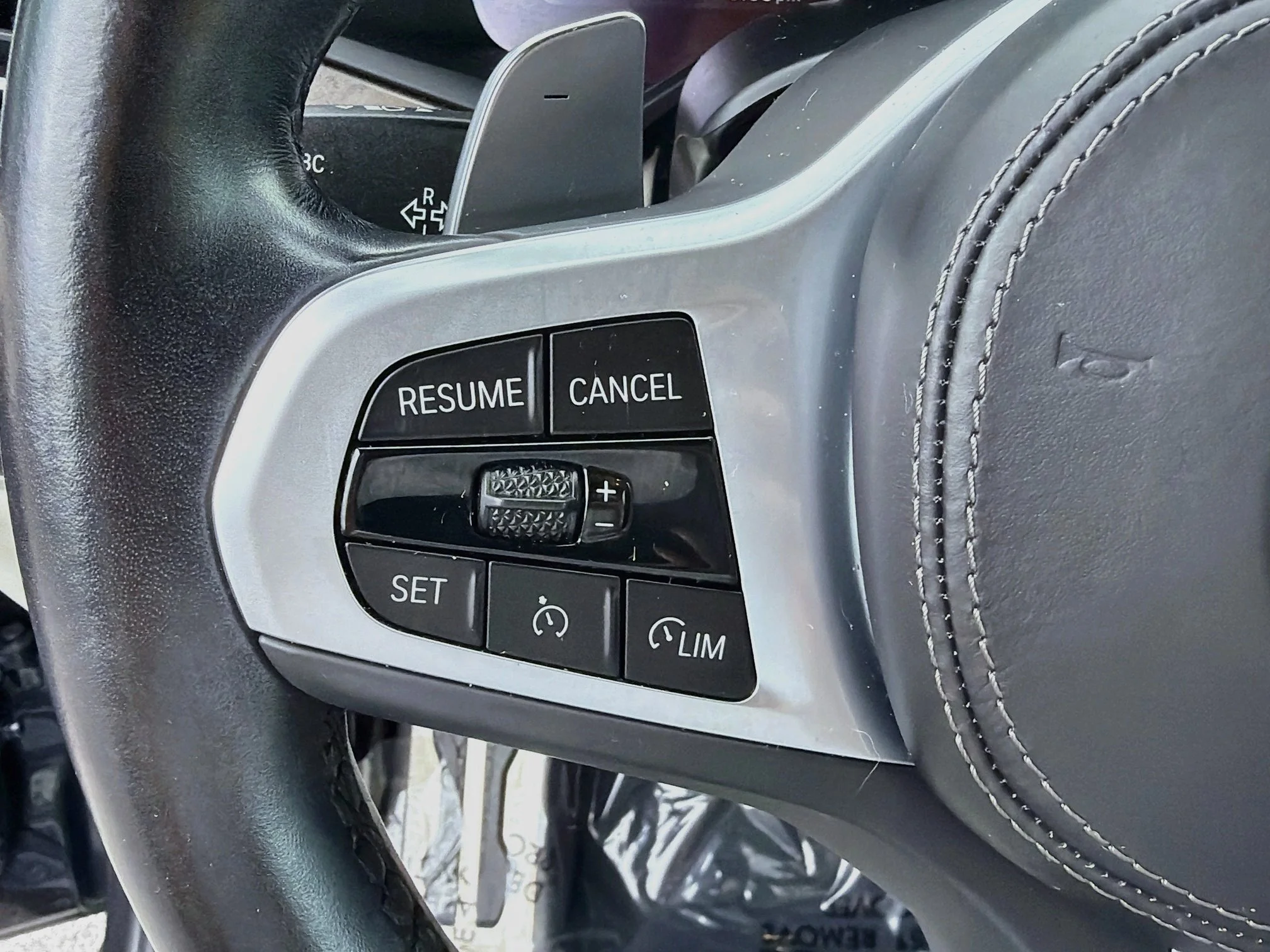Used 2022 Arctic Grey Metallic BMW sDrive40i image 38