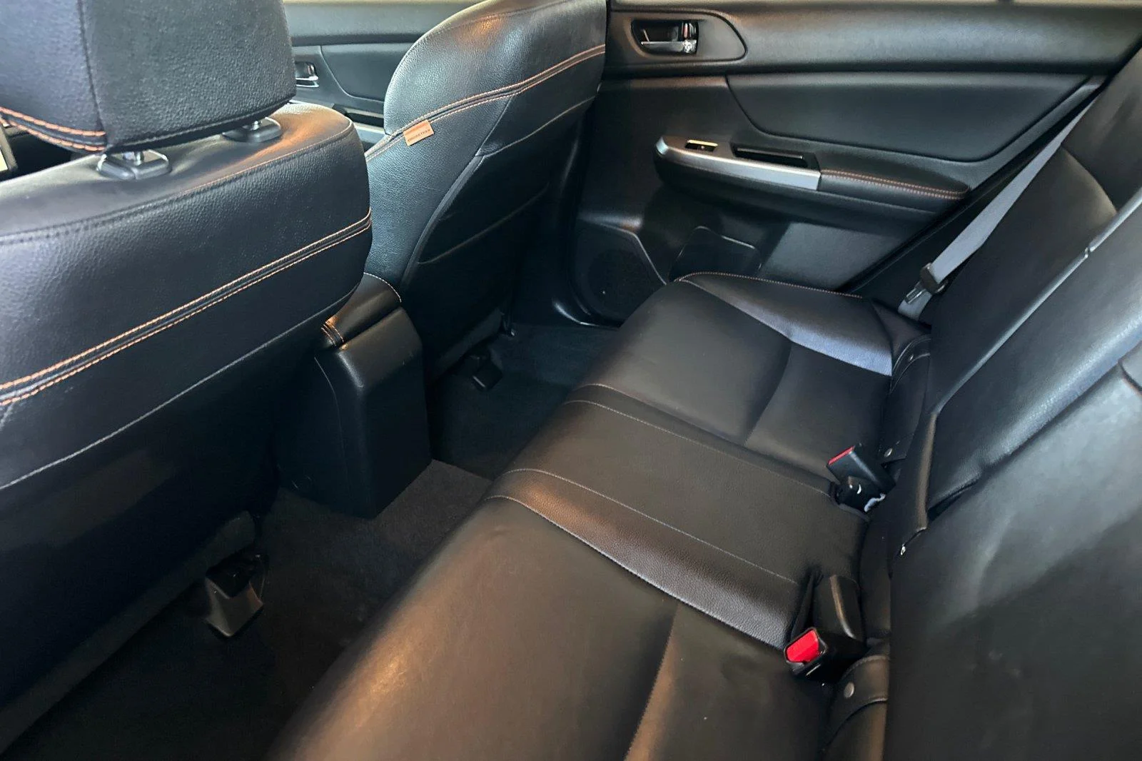 Used 2017 Dark Gray Metallic Subaru Limited image 12