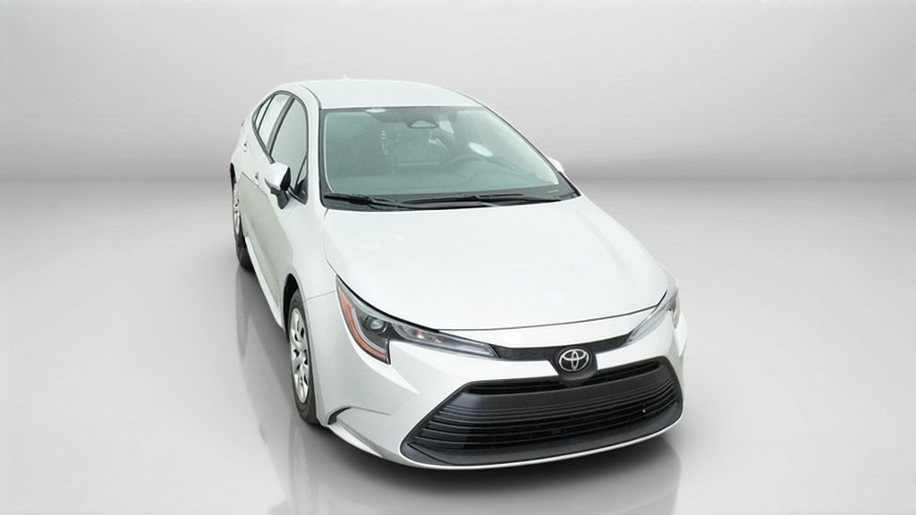 New 2027 Classic Silver Metallic Toyota LE image 4