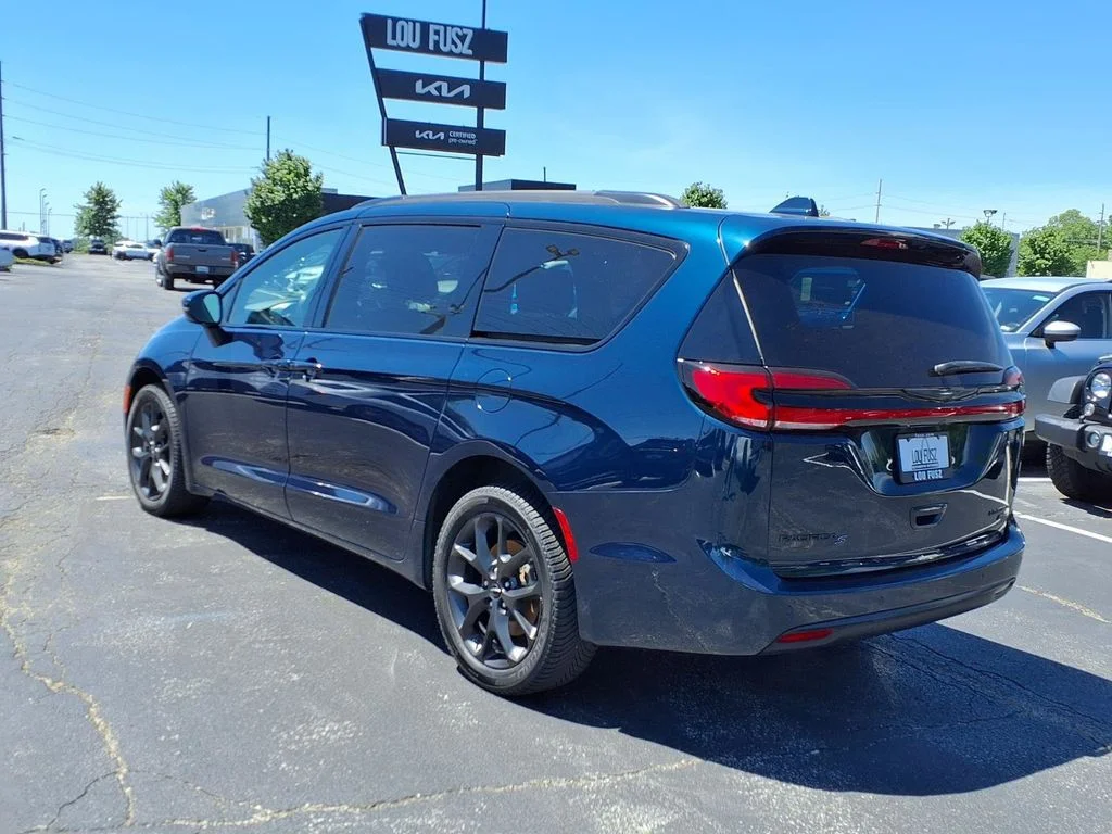 Used 2021 Fathom Blue Pearlcoat Chrysler Limited image 24