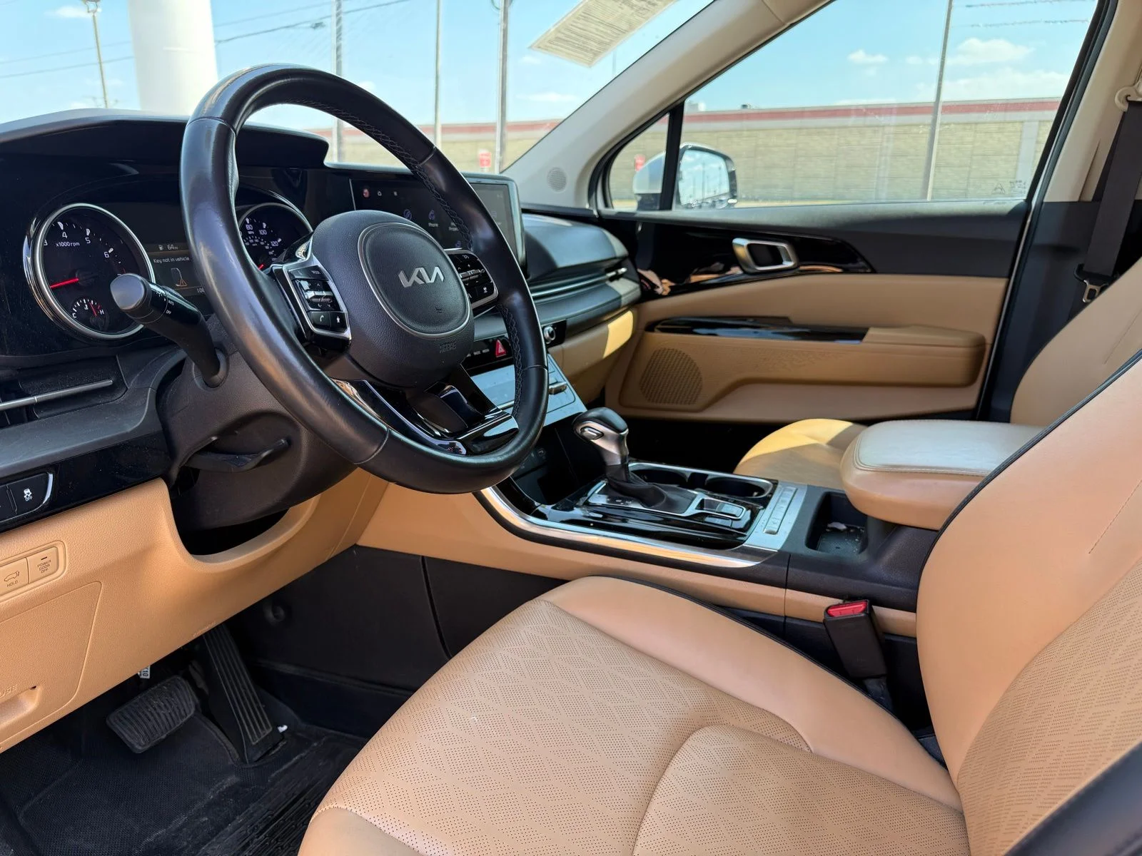2022 Kia Carnival EX - Photo 9