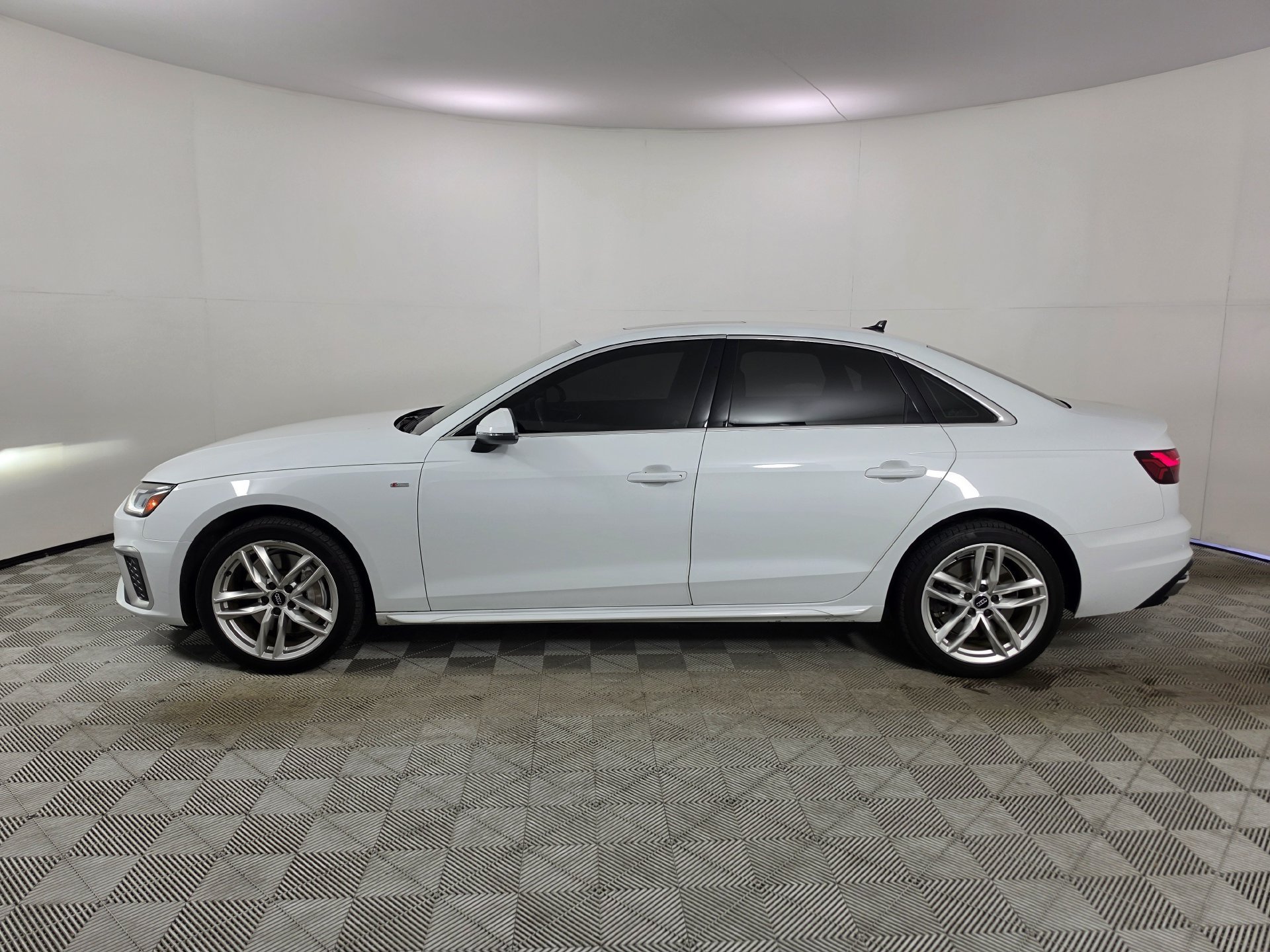 Used 2021 White Audi 45 S line Premium image 4