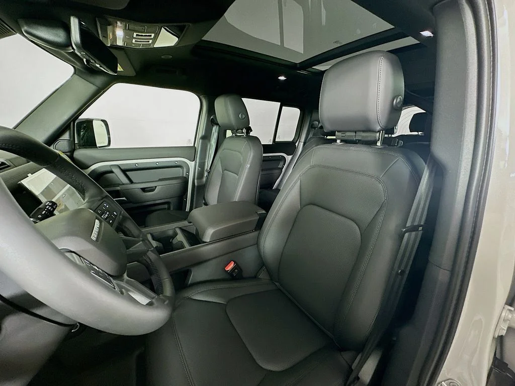 New 2026 Borasco Gray Metallic Land Rover S image 11
